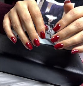 Uñas rojas cuadradas