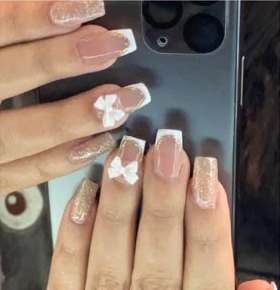 Uñas francés con moños 3D